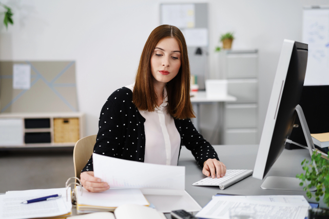 Hledá se asistentka jednatele